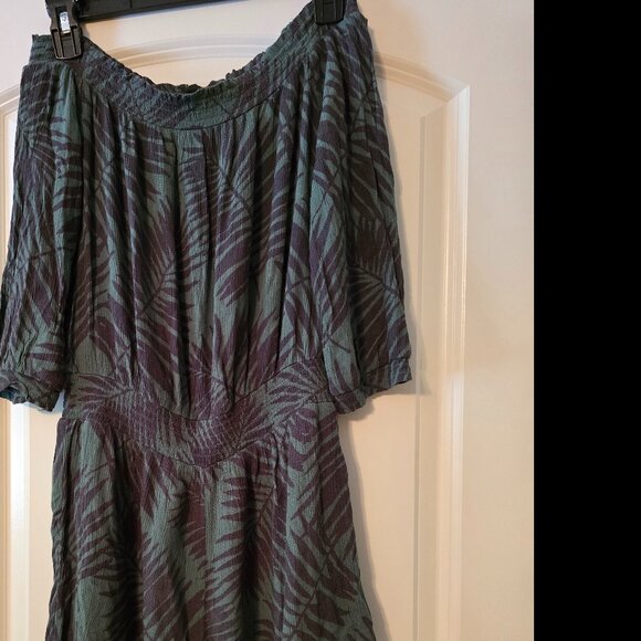 Aerie Womens XS Extra Small Green Leaf Print Off The Shoulder Shorts Romper CUTE - Picture 2 of 13